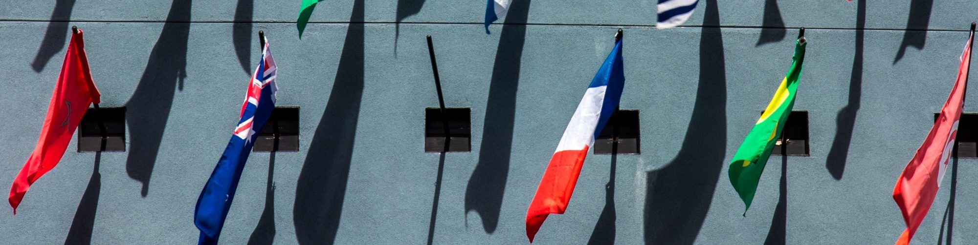 drapeaux internationaux au chateau Vaillant internat college lycee esport